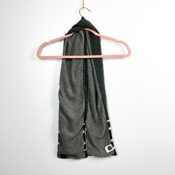 NHL Toronto Maple Leafs Grey & Pink Scarf - Picture 3 of 5